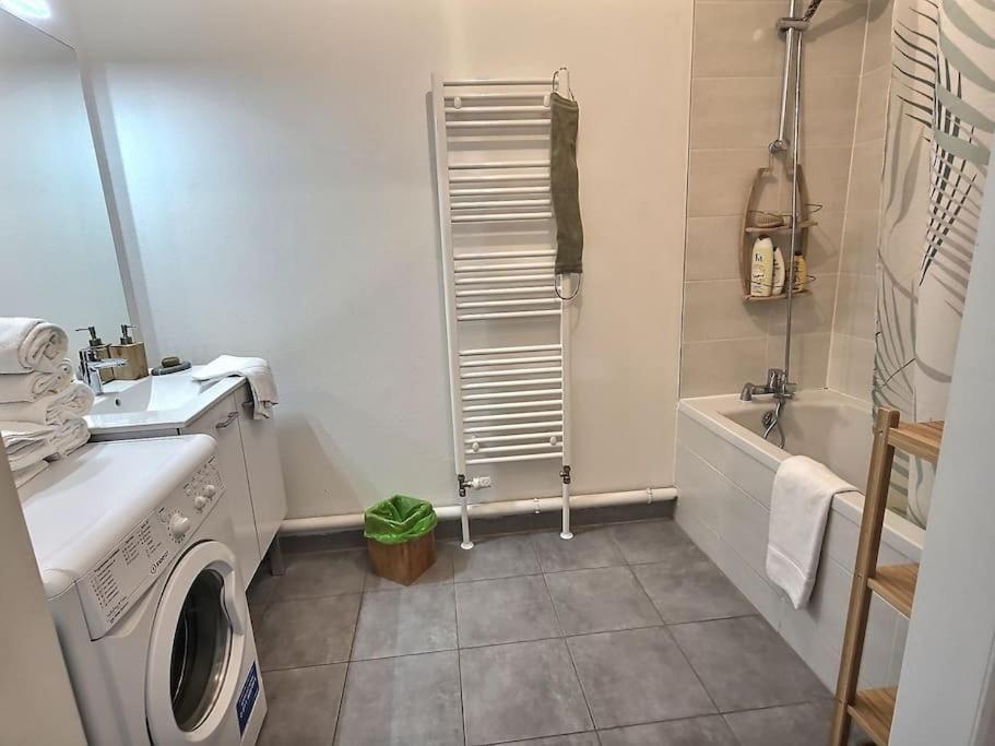 Superbe Appartement Avec 2 Balcons - Vue Sur La Cathedrale Environ 15 Min En Tram Strasburg Zewnętrze zdjęcie